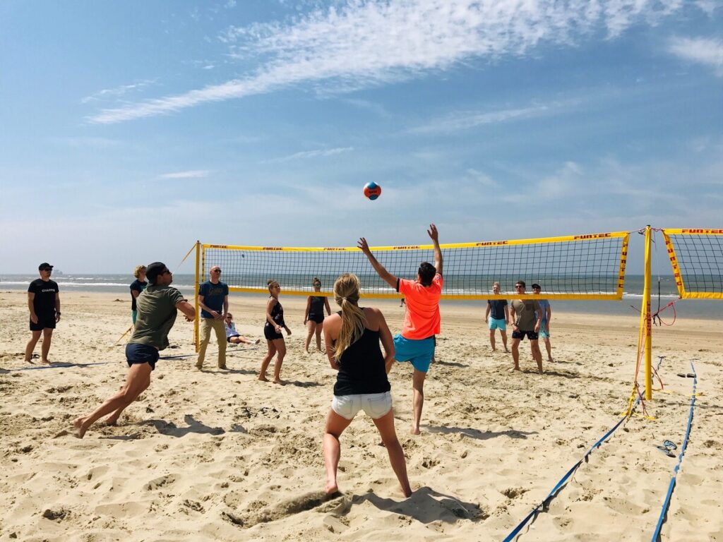 Beachvolleybal activiteit strand
