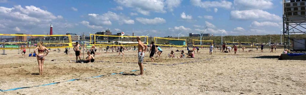 Beachvolleybal activiteit strand