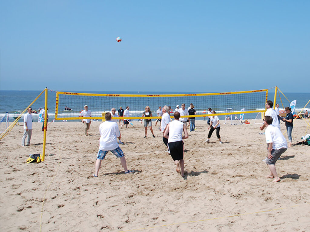Beachvolleybal activiteit strand